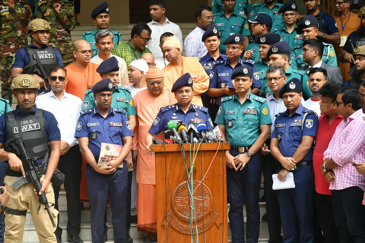 দুর্গাপূজার পর ছিনতাইকারী ও চাঁদাবাজ ধরতে সাঁড়াশি অভিযান