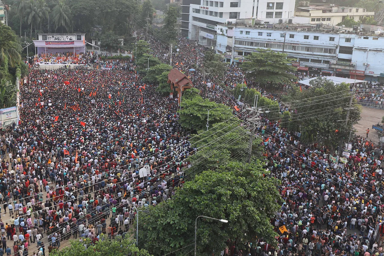 চট্টগ্রামে সনাতন জাগরণ মঞ্চের গণসমাবেশ: আট দফা দাবিতে লংমার্চের ঘোষণা