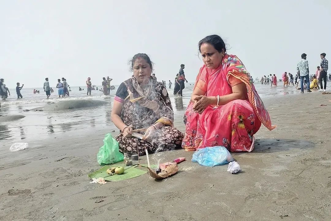 কুয়াকাটায় রাস উৎসবে ভক্তদের ঢল