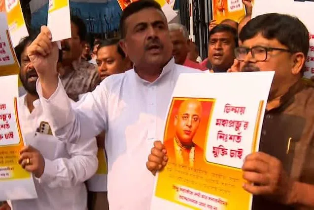 'বাংলাদেশের ঘটনায় এক লাখ হিন্দুর জমায়েত, সীমান্ত সিলের' হুঁশিয়ারি শুভেন্দুর