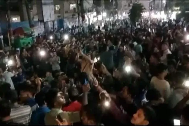 শান্তিতে নোবেলজয়ীর সরকারের আমলেই অশান্তি! হিন্দু নেতার গ্রেফতারিতে চাপের মুখে ইউনূস সরকার