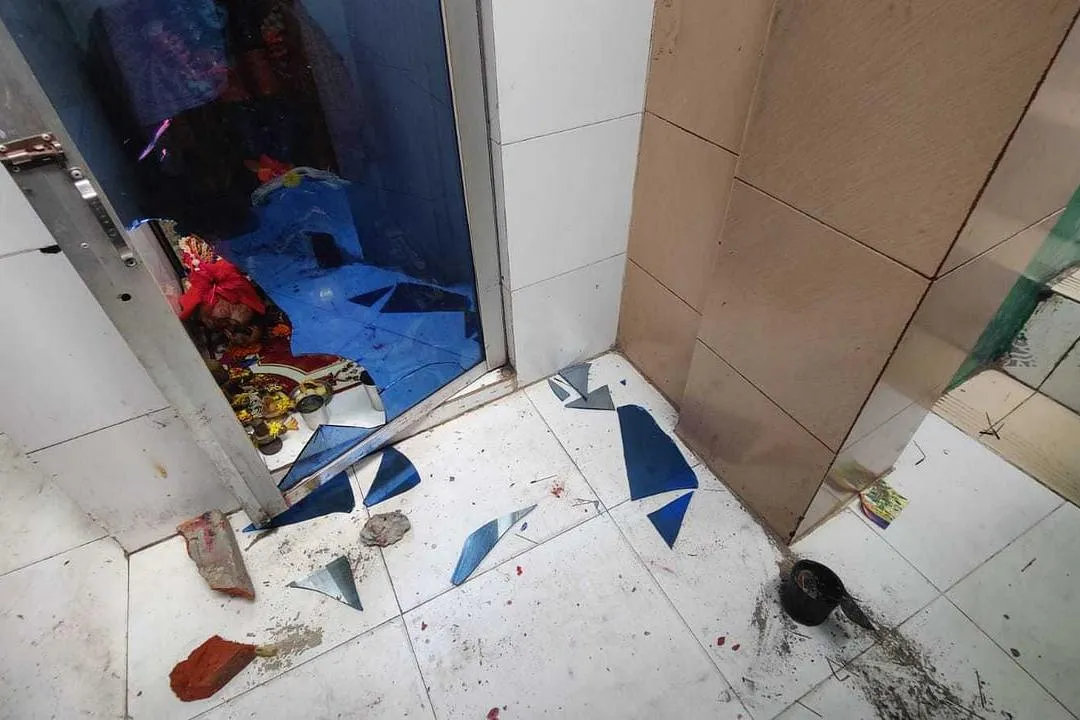 চট্টগ্রামের পাথরঘাটায় মন্দিরে হামলা-ভাঙচুর