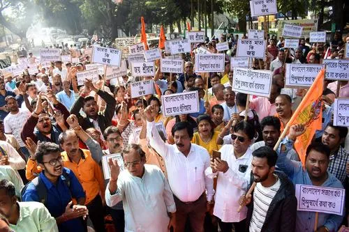 বাংলাদেশে হিন্দু নির্যাতন, আগরতলায় সহকারী হাই কমিশনে বিক্ষোভ