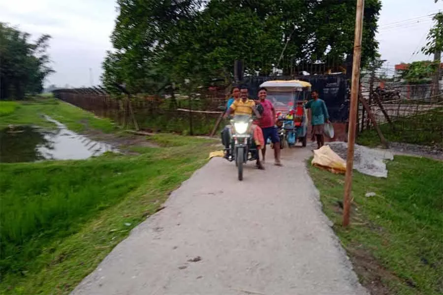 সম্পত্তি বিক্রি করতে গেলে বাধা আসছে, জানাচ্ছেন বাংলাদেশি সংখ্যালঘুরা