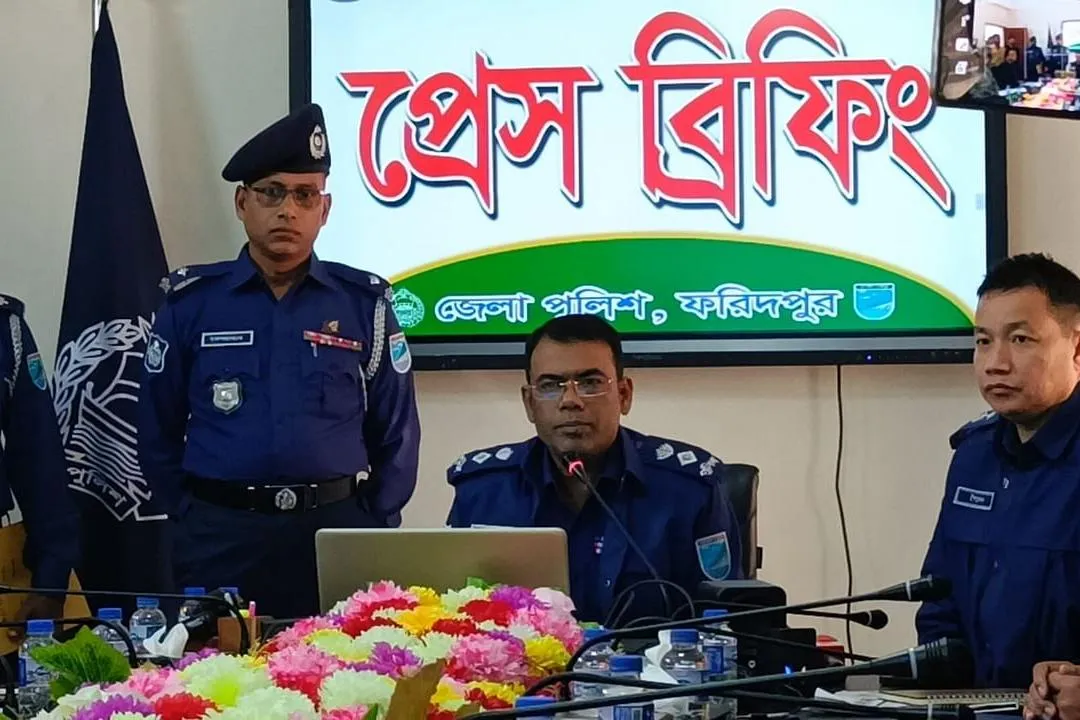 চুরির সময় দেখে ফেলায় সাংবাদিকের মা–বাবাকে পিটিয়ে জখম: ফরিদপুরের পুলিশ সুপার